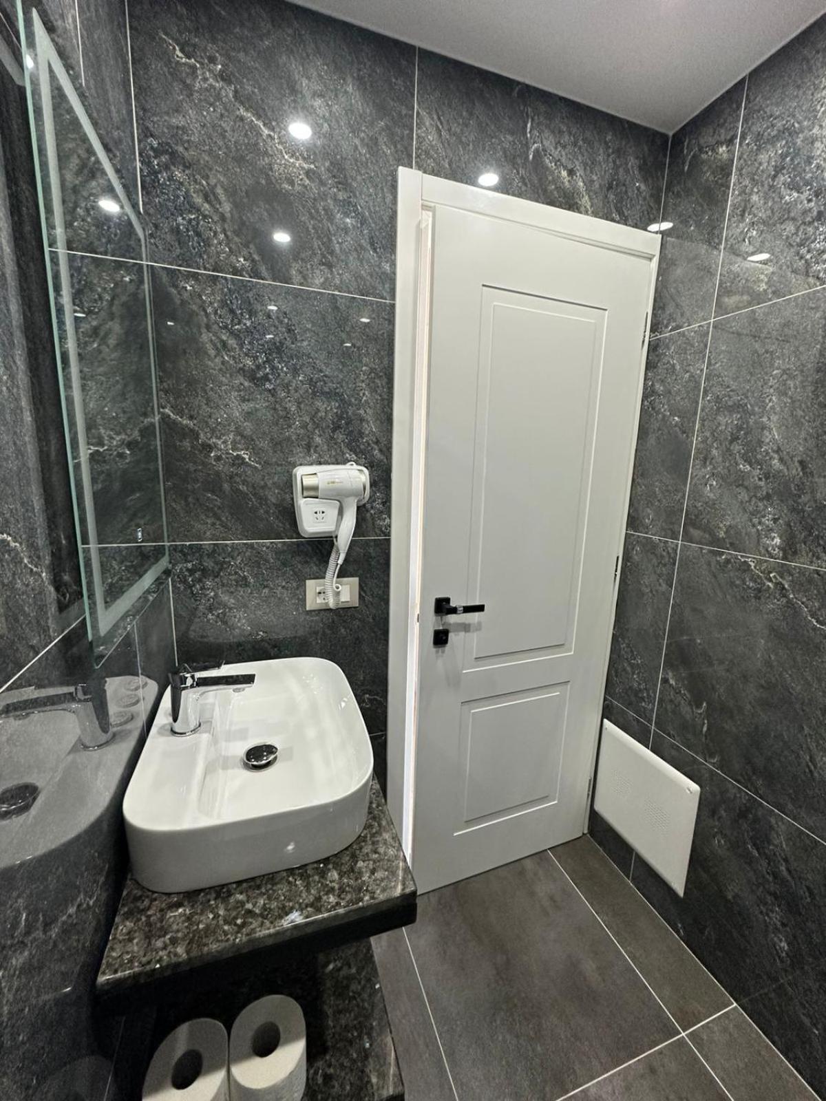 Hotel Europa Krujë 외부 사진