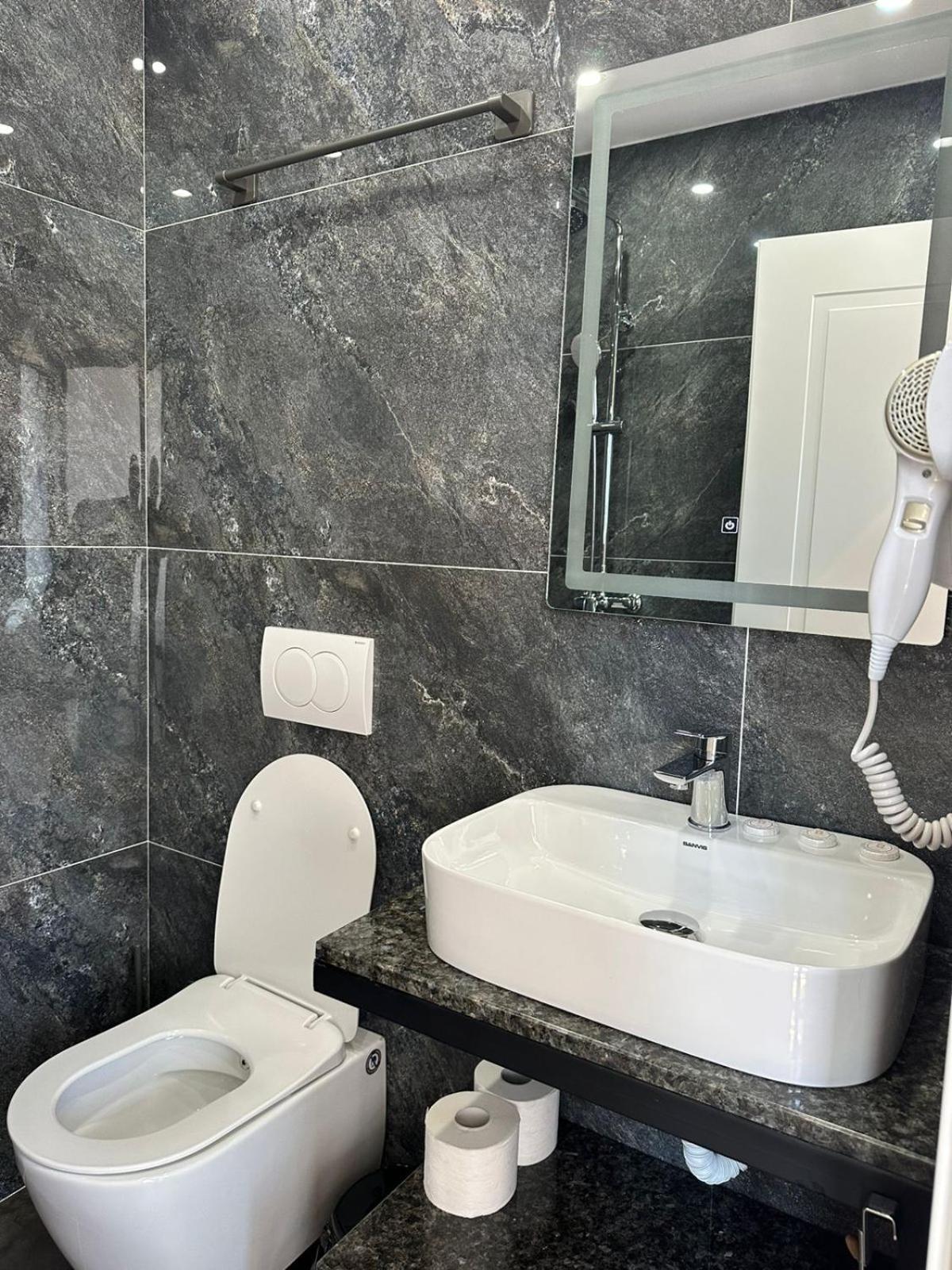 Hotel Europa Krujë 외부 사진
